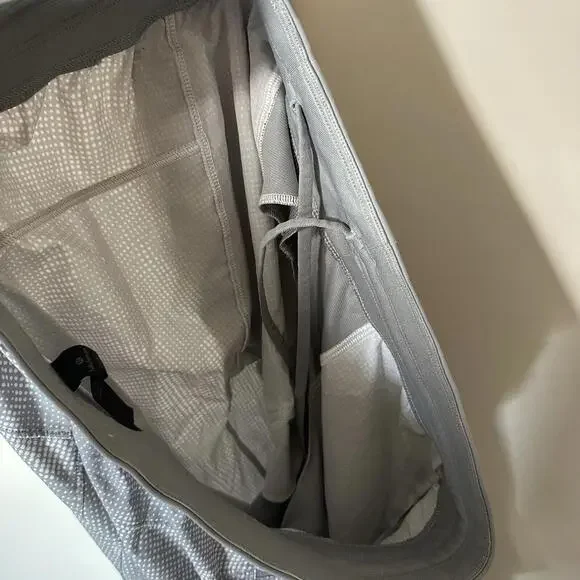 Lululemon T.H.E. Short 11” Linerless Illusion White Light Cast Gray Mens Medium - Picture 4 of 6